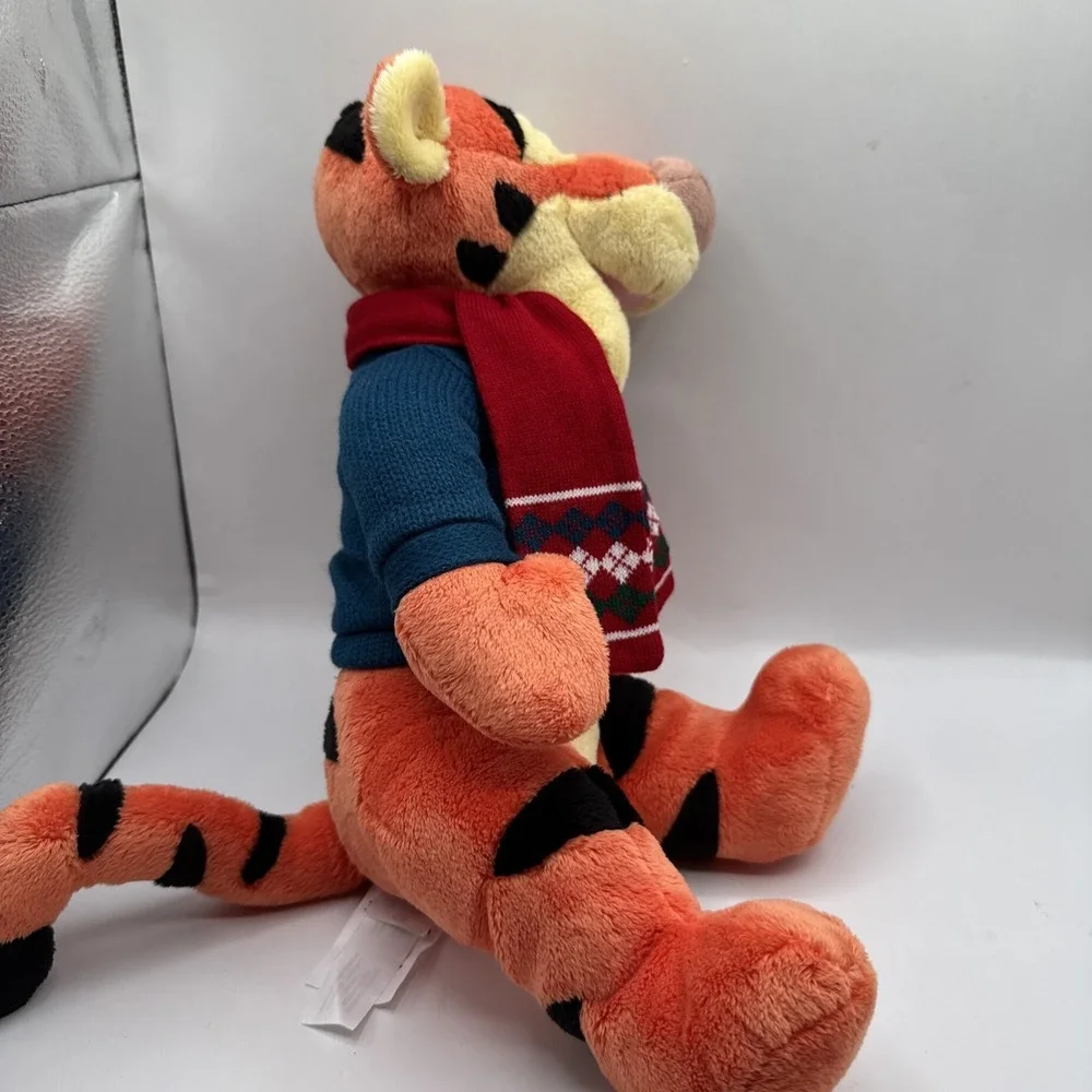 New Disney Store Holiday Winnie the Pooh & Tigger Christmas Sweater Tags‎